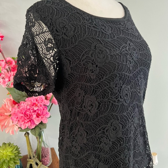 Leo & Nicole Small T-Shirt - Picture 4 of 15